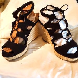 ⚘️J.C.P.  Ana manhattan,wedge platform 🌟lace-up sandals black size 7 medium.